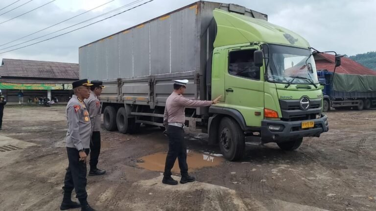 Larangan Truk Tiga Sumbu di Tol Nataru, Polri Siap Tindak Tegas