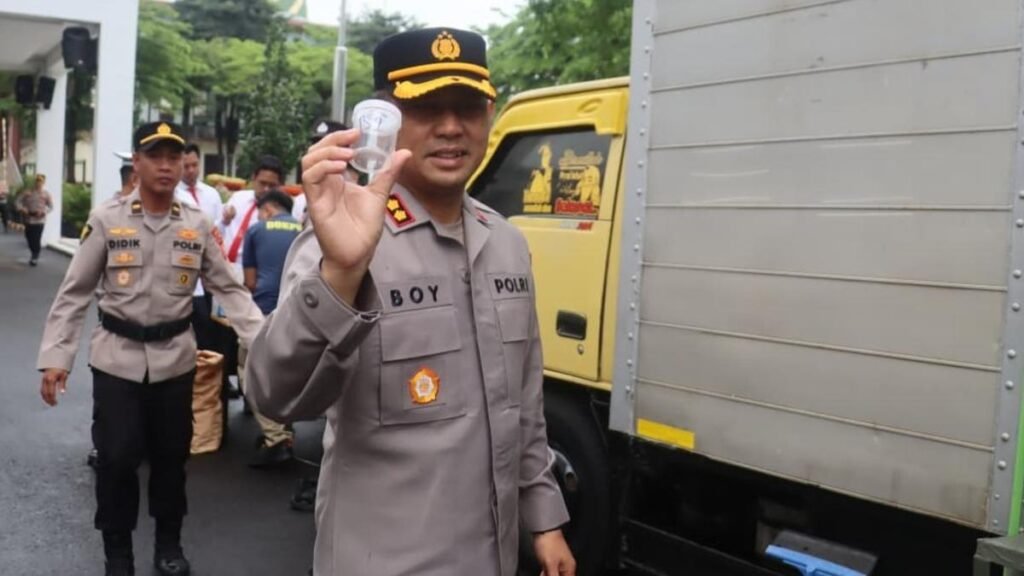 Kapolres Tangsel Pimpin Tes Urine, Ingatkan Bahaya Narkoba