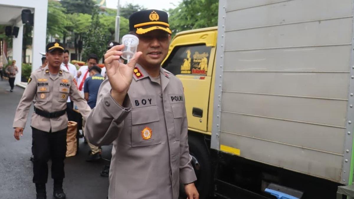 Kapolres Tangsel Pimpin Tes Urine, Ingatkan Bahaya Narkoba
